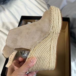 Kenneth Cole shoes never worn